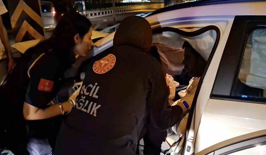 Otomobiliyle direğe çarpan sürücünün can pazarı