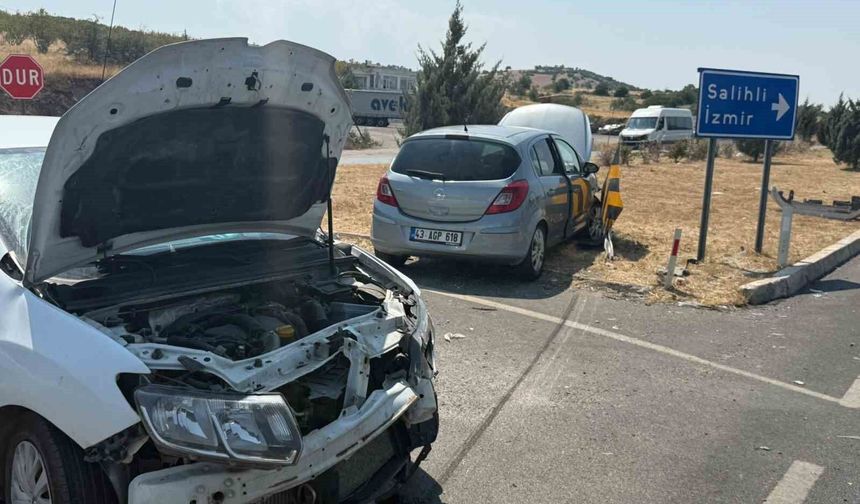 Otomobiller kavşakta çarpıştı: 1 yaralı