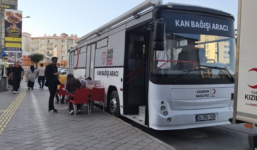 Iğdır’da Türk Kızılay’ın Kan Bağışı Aracına Yoğun İlgi
