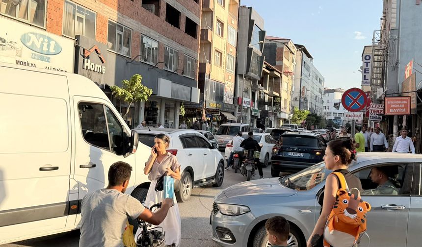 OKULLAR AÇILDI, IĞDIR'DA TRAFİK KİLİTLENDİ!