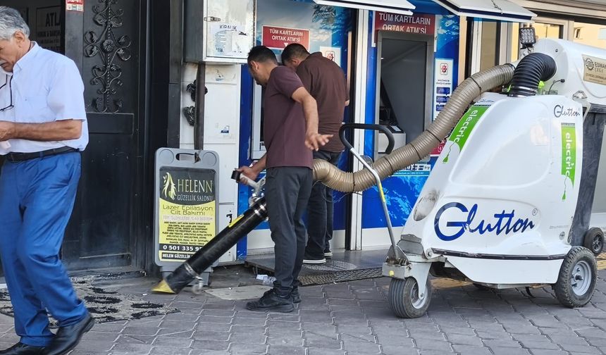 Iğdır Belediyesi'nden Ana Caddelerde Kapsamlı Temizlik