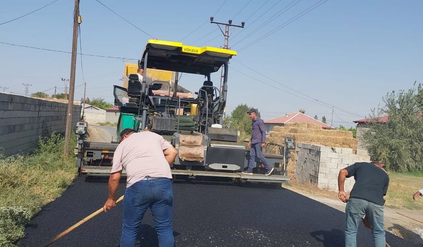 ARALIK’TA KÖY YOLLARINDA ASFALT HAMLESİ: HACI AĞA VE RAMAZANKENT ARASINDA ÇALIŞMALAR BAŞLADI