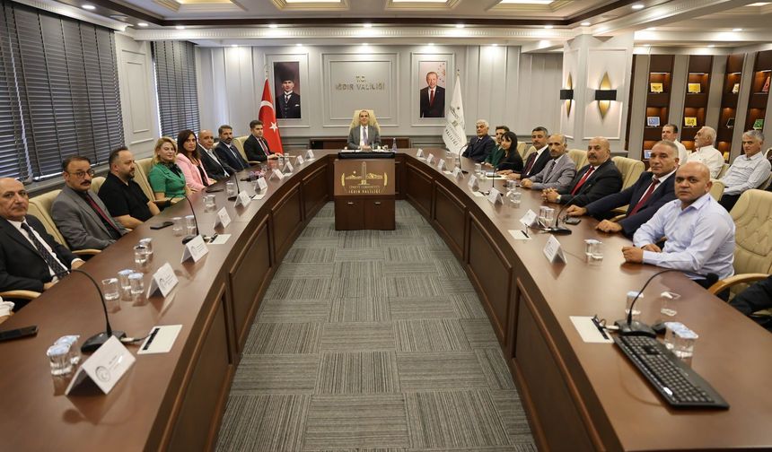 VALİ TAŞOLAR, AHİLİK HAFTASI HEYETİNİ KABUL ETTİ: "AHİLİK; BİRLİK, DAYANIŞMA VE KARDEŞLİK KÜLTÜRÜDÜR"