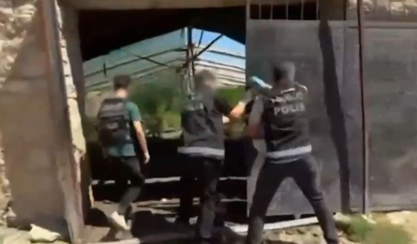Iğdırın'da İçinde Yer Aldığı 71 İlde Dev Uyuşturucu Operasyonu: 894 Şüpheli Yakalandı