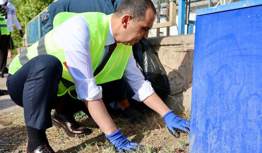 15 Cadde ve 110 Ara Sokakta 48 Kilometrelik Alan Temizlendi