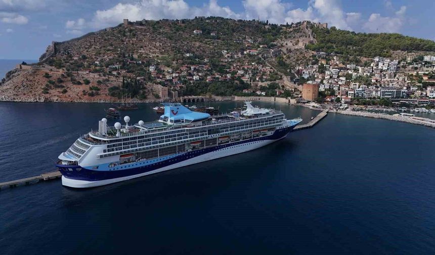 Alanya'ya 9 ayda 8 kruvaziyerle 10 bin 476 turist geldi