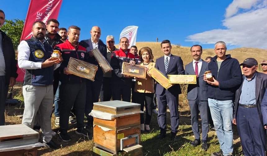 Iğdır’da Kayısı Çiçeği Balı Hasadı Yapıldı: “Türkiye’nin En Nadide Ballarından Biri Olacak”