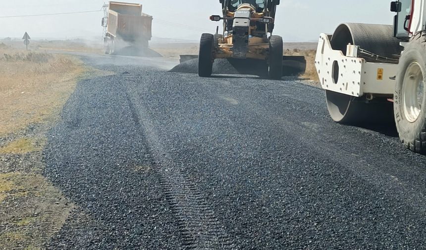 Iğdır İl Özel İdaresi’nden Köy Yollarında Asfalt Seferberliği