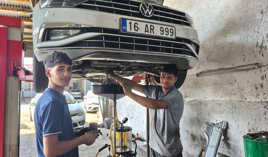 IĞDIR’DA SÜRÜCÜLERDEN KIŞ HAZIRLIĞI: SERVİSLERDE BAKIM MESAİSİ BAŞLADI