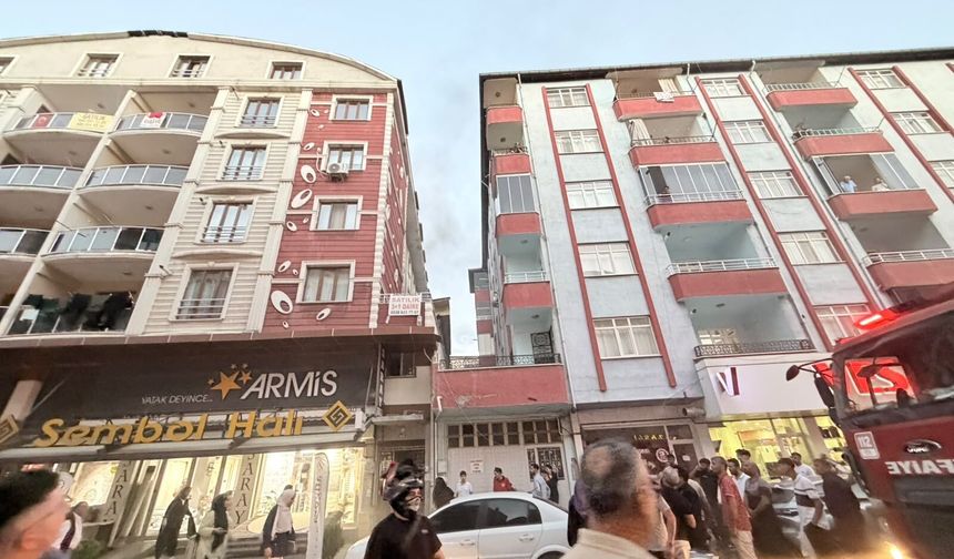 Iğdır Vali Yolu girişinde bir binada yangın