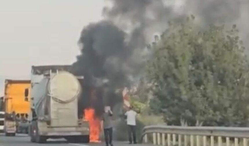 Iğdır-Tuzluca Yolunda TIR Yangını Paniğe Neden Oldu