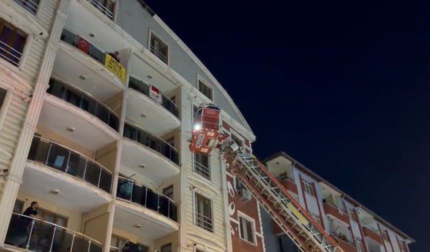Iğdır'da dubleks dairede çıkan yangında 18 kişi dumandan etkilendi