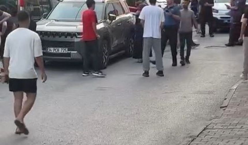 İstanbul Küçükçekmece'de silahlı kavga: Yoldan geçen 1'i çocuk 2 kişi yaralandı