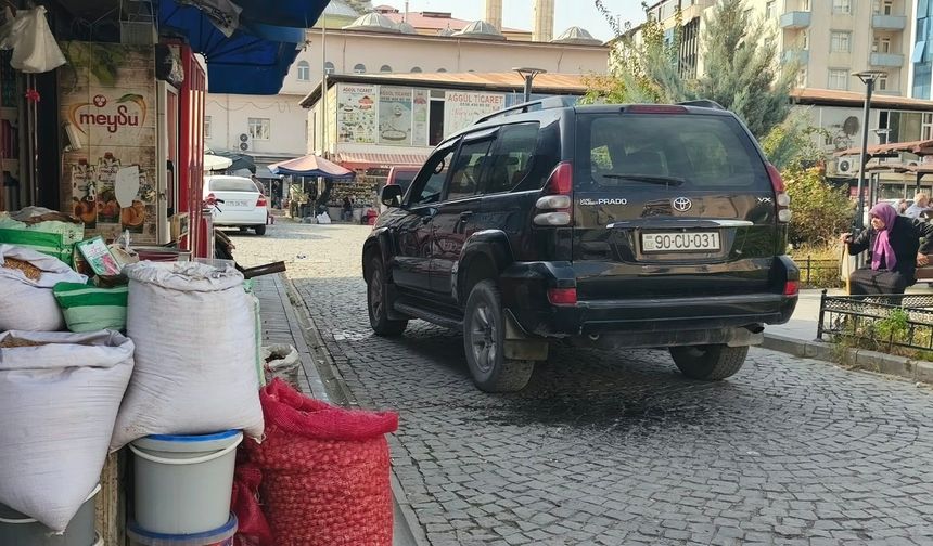 Nahçıvan'lı Turistler Iğdır Esnafına Can Suyu Oldu: Durgunluk Alışverişle Aşıldı