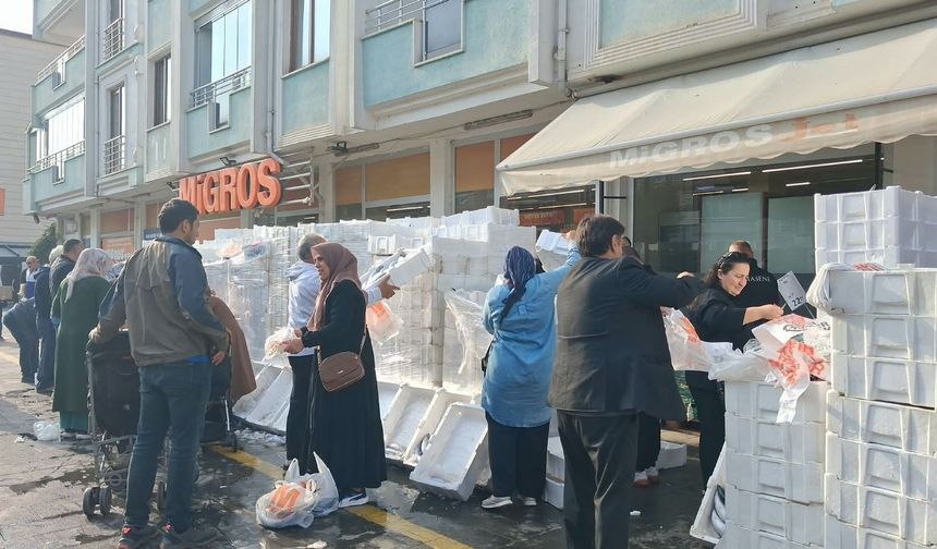 IĞDIR’DA UCUZ BALIK KUYRUĞU: 40 TL’LİK PALAMUT İÇİN MESAYİ SABAHIN İLK IŞIKLARIYLA BAŞLADI