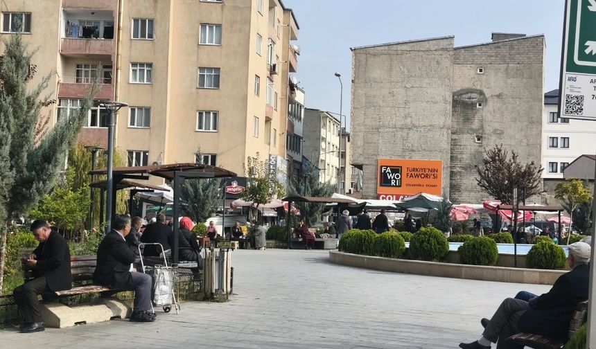 Iğdır’da Güneşli Hava Sevinci: Vatandaşlar Parklara Akın Etti