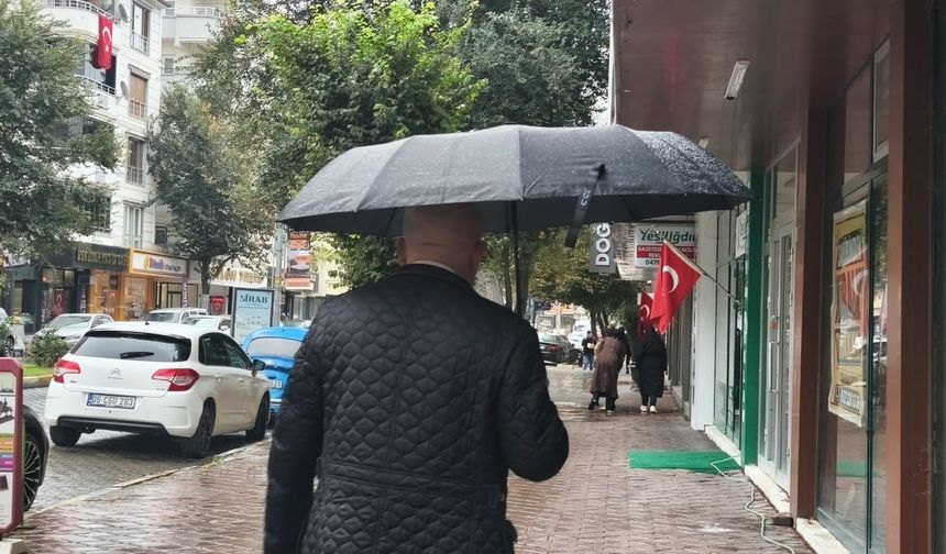 IĞDIR’DA SAĞANAK YAĞMUR ETKİLİ OLDU: KENTTE HAREKETLİ ANLAR YAŞANDI