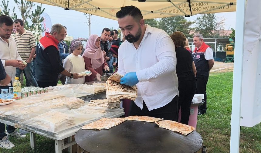SERTİFİKALI BUĞDAY TOHUMU DAĞITIM TÖRENİNDE GÖZLEME İKRAMI
