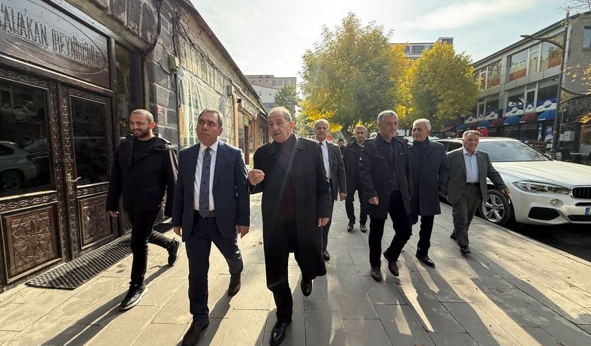 KARS BELEDİYESİNDEN KALDIRIM İŞGALLERİNE KARŞI GENİŞ KAPSAMLI BİLGİLENDİRME ÇALIŞMASI