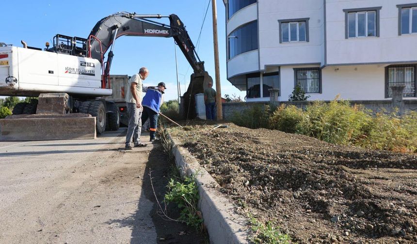 Atatürk Mahallesi Yeşil Kuşak’ta Yürüyüş Yolu Yapımı Sürüyor