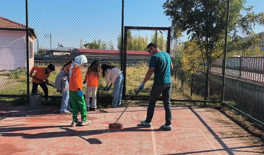 Iğdır'da Öğrencilerden Örnek Çevre Hareketi: "Benim Şehrim Benim Evim"