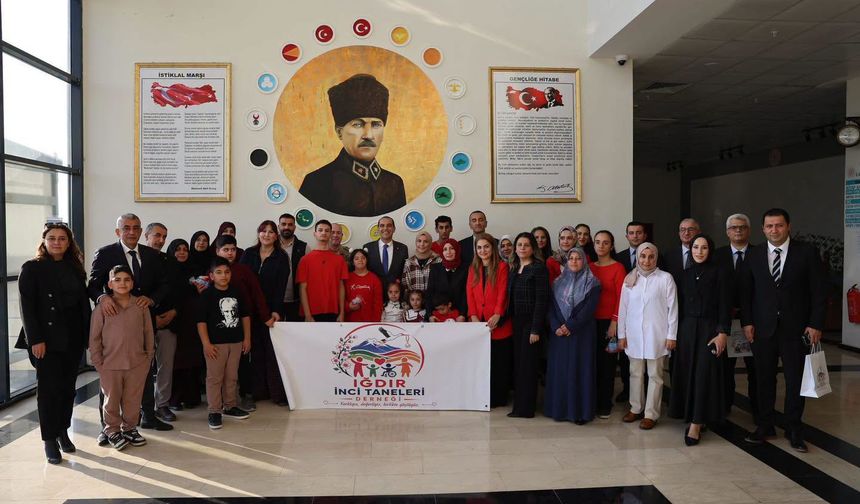 Vali M. Fırat Taşolar, 29 Ekim Cumhuriyet Bayramı Etkinliğine Katıldı