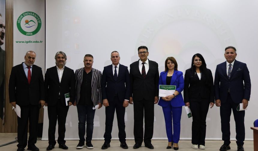 Iğdır Üniversitesi’nde Şiir Rüzgarı: Şairler ve Öğrenciler Aynı Sahnede Buluştu