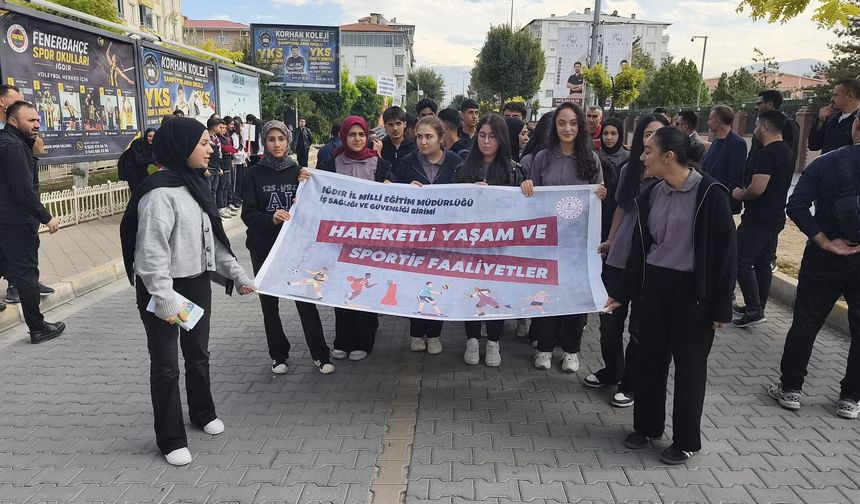 IĞDIR’DA ÇOCUKLARDAN SAĞLIKLI YAŞAM İÇİN ANLAMLI YÜRÜYÜŞ