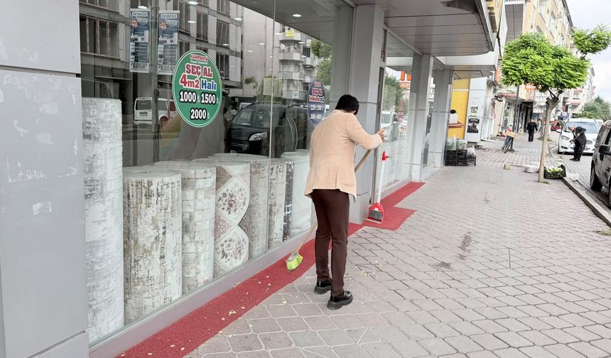 IĞDIR’DA SONBAHAR TEMİZLİĞİ: ESNAF SÜPÜRGEYE SARILDI