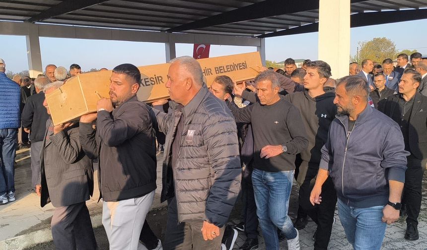 Doç. Dr. Oğuz Şimşek Gözyaşları İçinde Toprağa Verildi