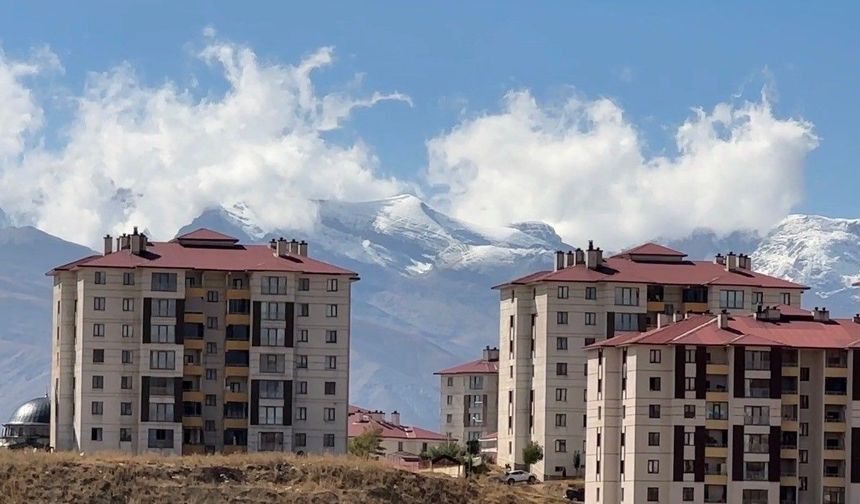 Dağlar beyaza büründü