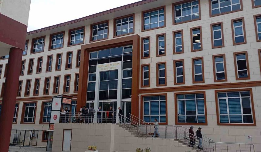 Güllü'nün kızı Tuğyan Ülkem Gülter suçlamaları kabul etmedi: 'Annem düştü, herhangi bir temas ettiğini görmedim'
