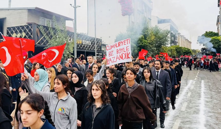 Tuzluca’da Caddeler Dolup Taştı