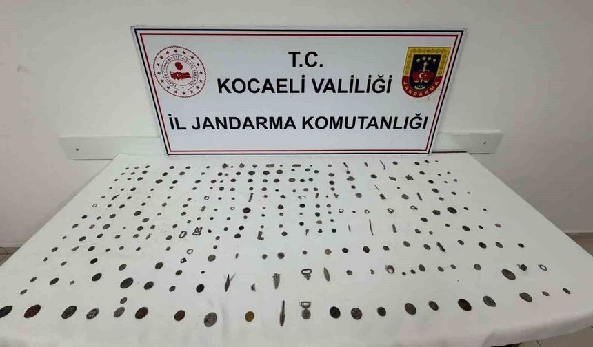 Kocaeli'de kaçakçılık operasyonu: 6,2 ton tütün ve 511 tarihi eser ele geçirildi