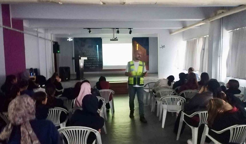 Meslek lisesi öğrencilerine iş sağlığı ve güvenliği eğitimi