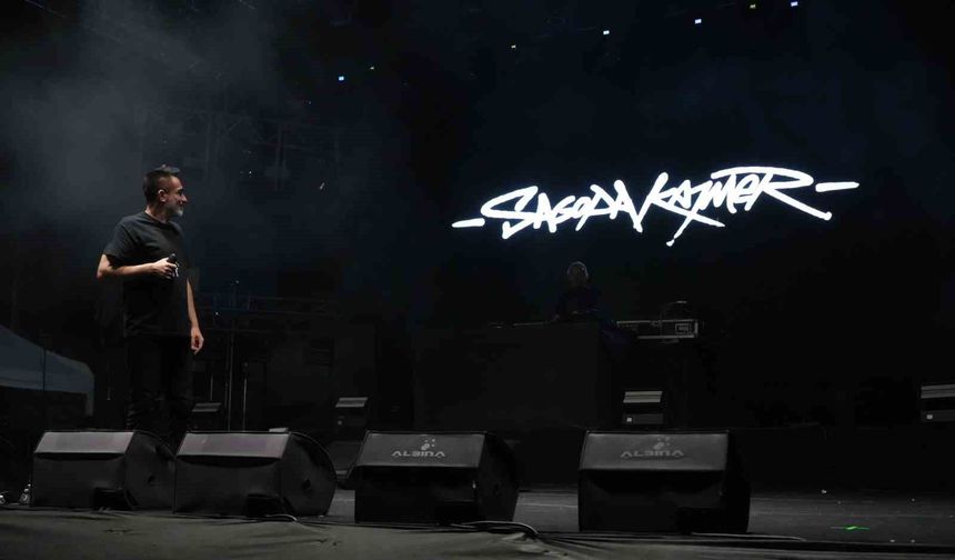 Rap müziğin sevilen ismi Sagopa Kajmer Niğde'de konser verdi