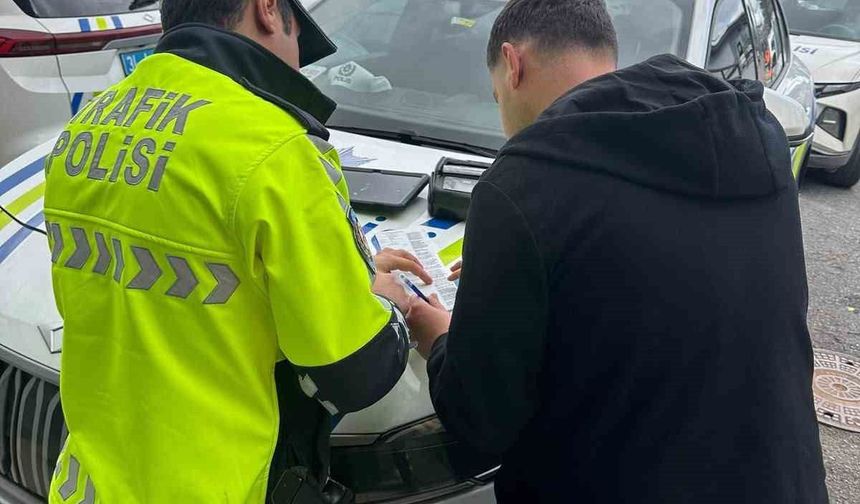 Şerit değiştiren sürücüye 10 bin lira ceza