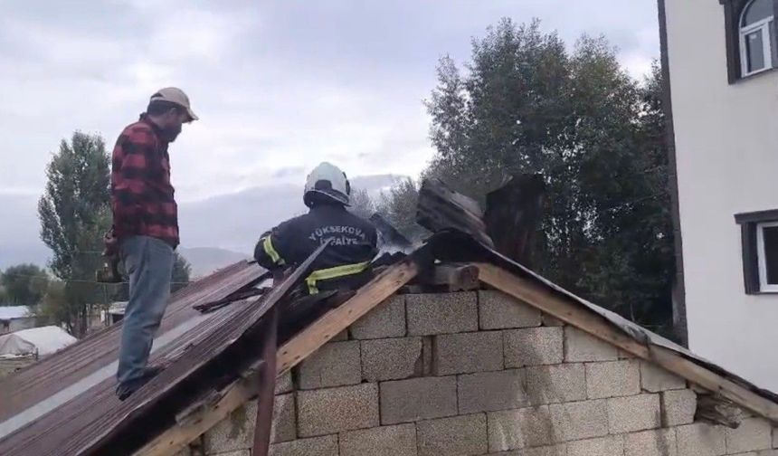 Yüksekova'da tandır evinde çıkan yangın söndürüldü