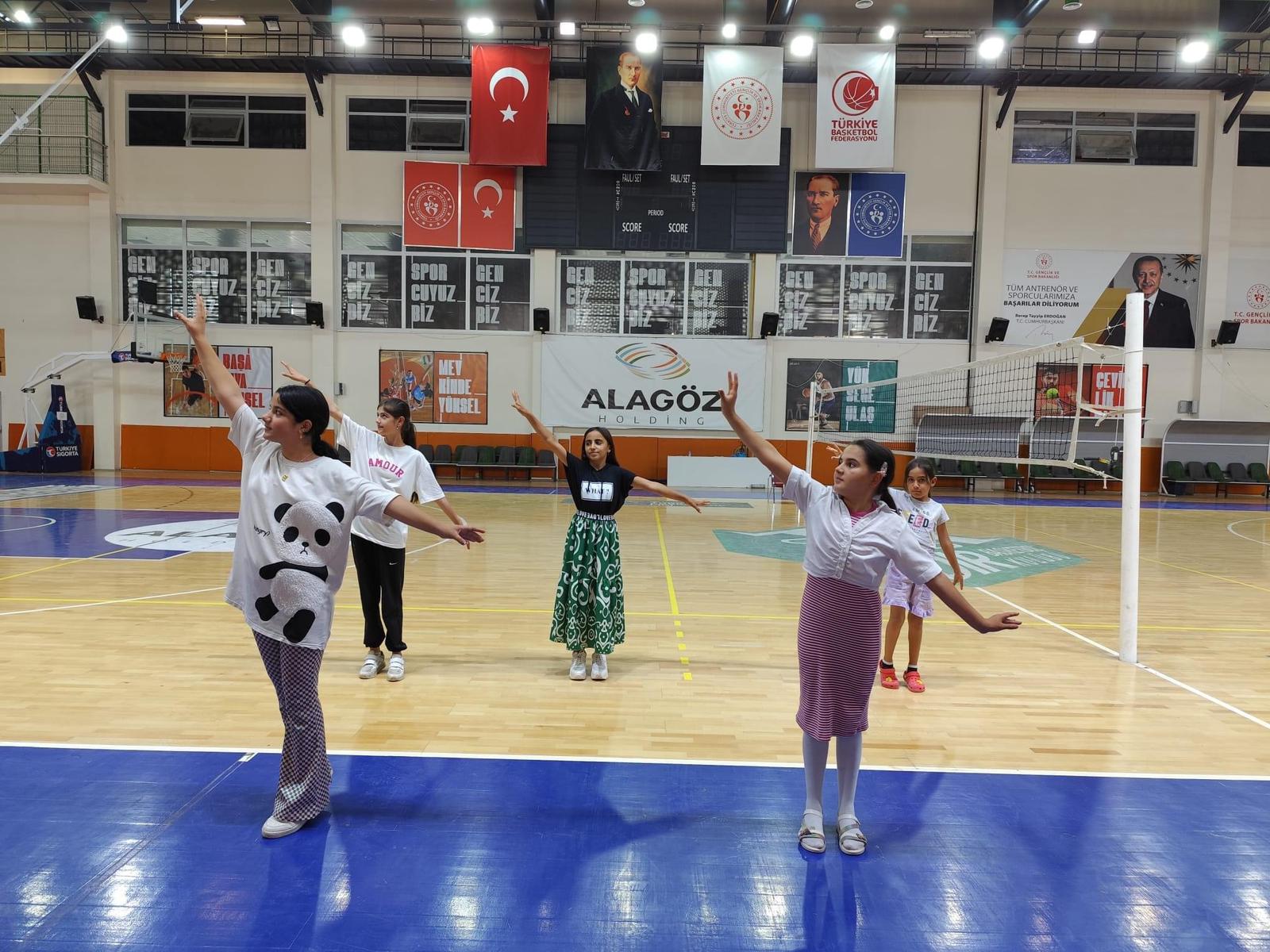 Iğdır''da GSB Spor Okulları Kapsamında Halk Oyunları Kursları Devam Ediyor