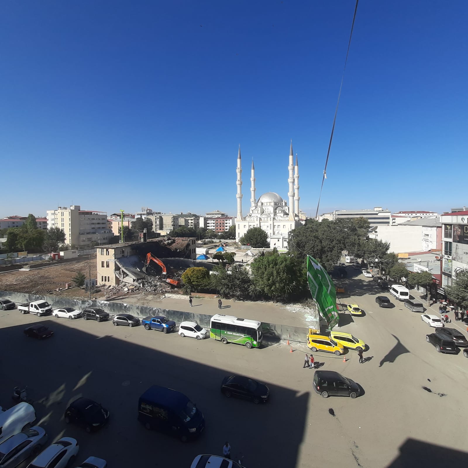 Bir Tarih Yıkılıyor: Iğdır Belediye Binası ve Haydar Aliyev Parkı Yenileniyor