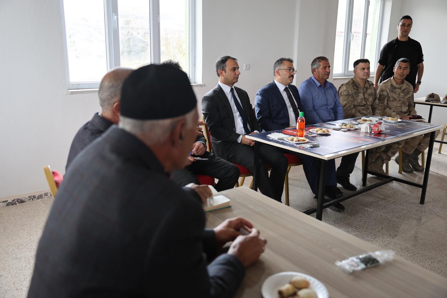 Vali Ercan Turan Taşlıca köyünü ziyaret etti.