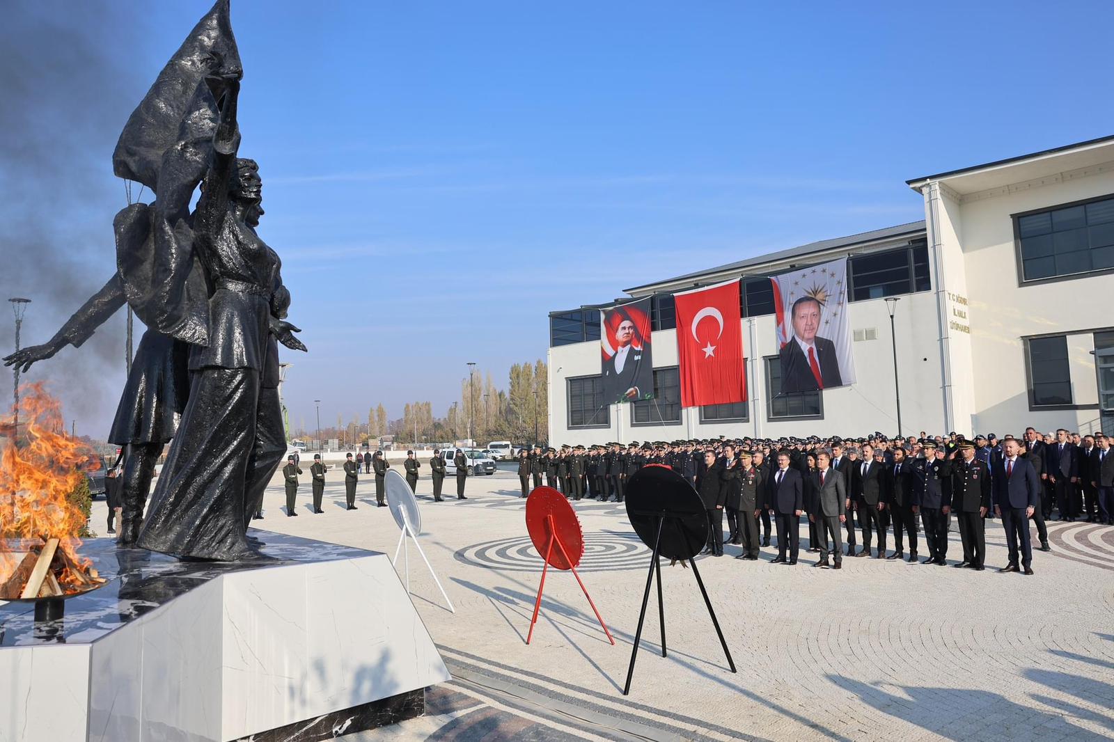 Atatürk, Tüm Yurtta Törenlerle Anıldı