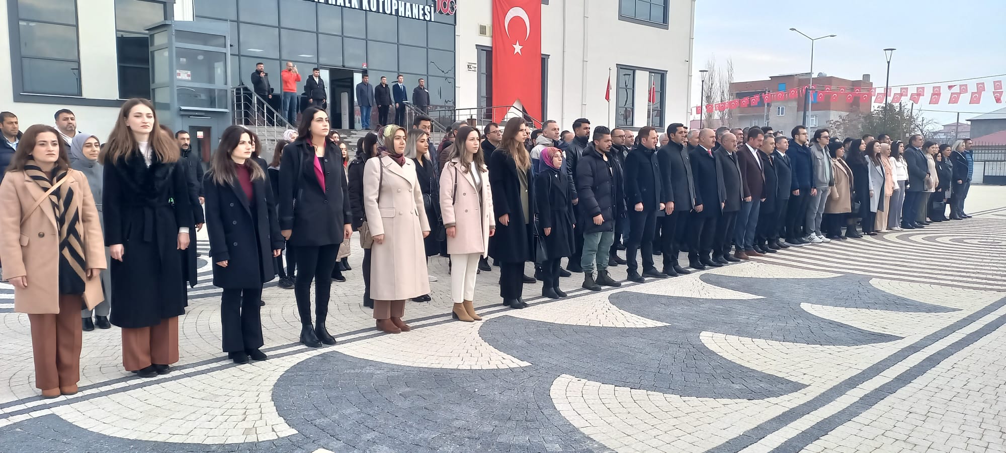 24 Kasım öğretmenler gününde çelenk sunumu yapıldı
