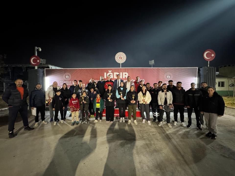 Iğdır''da Öğretmenler Günü Tenis Müsabakası Ödül Töreni Düzenlendi