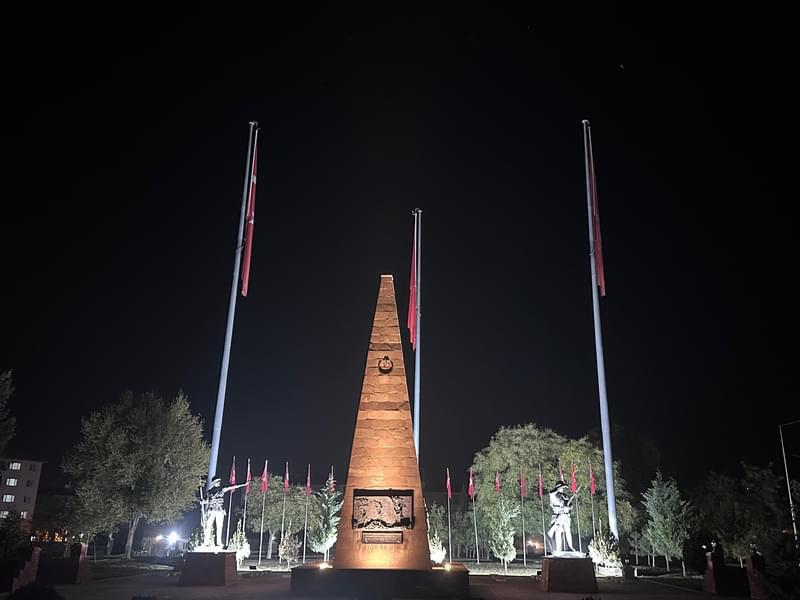 Mehmet Çavuş Anıtı