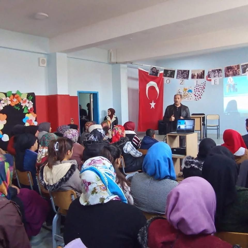 Iğdır İl Milli Eğitim Müdürü Aziz Gün Velilerle Bir Araya Geldi