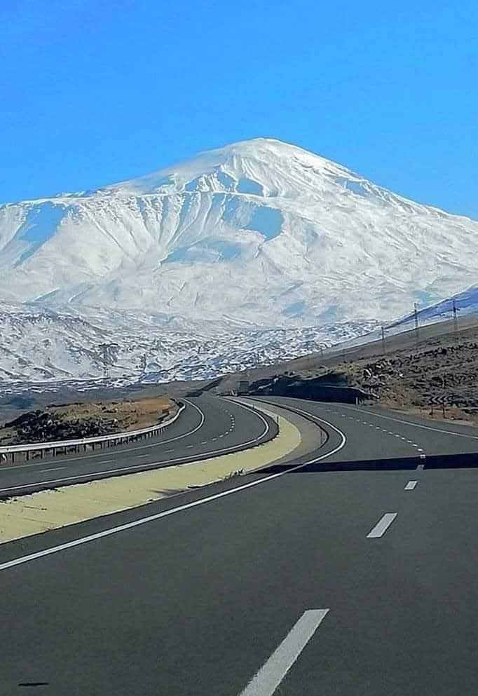 Beyazlara Bürünen Ağrı Dağı Kartpostallık Görüntü Oluşturdu