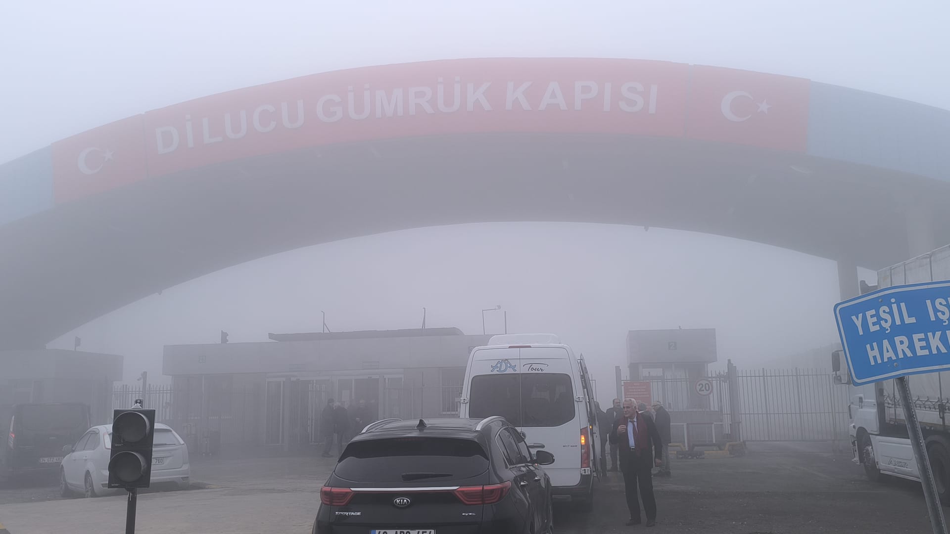 Iğdır''da yoğun sis sürücülere zor anlar yaşattı