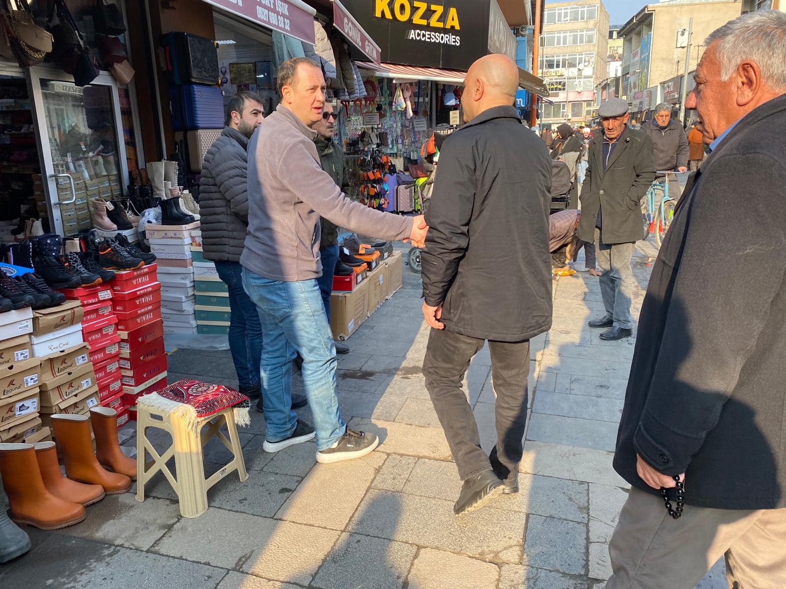 Ak Parti halkın içerisinde yer almaya ve sorunları dinlemeye devam ediyor