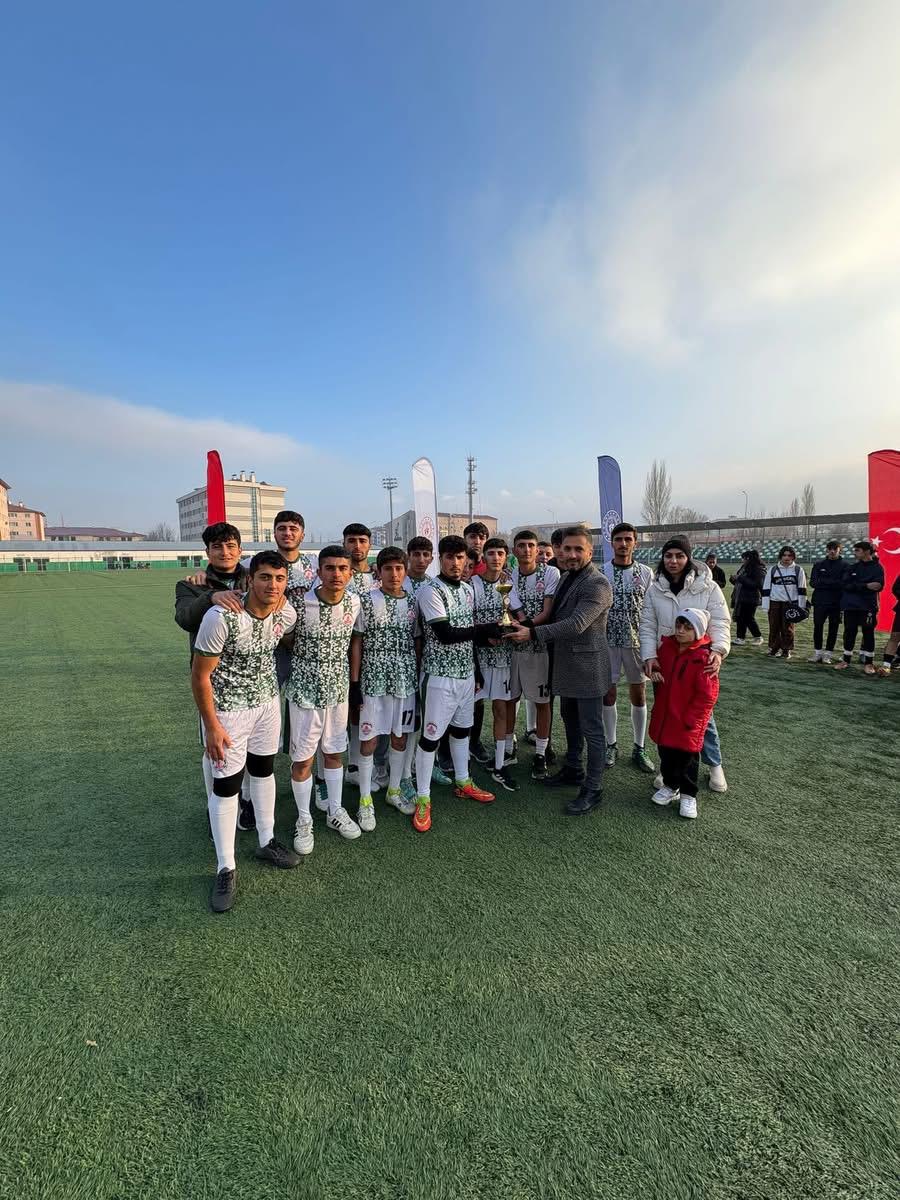 Gençler Futbol Müsabakalarında Ödüller Sahiplerini Buldu
